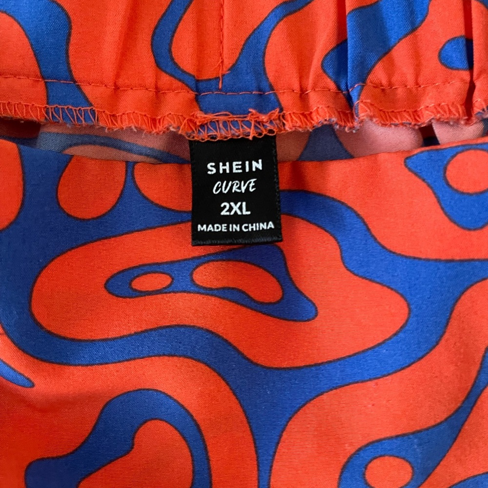 SHEIN Curve - Women’s Abstract Print Red and Blue Mini Skort (2XL) - Picture 4 of 5